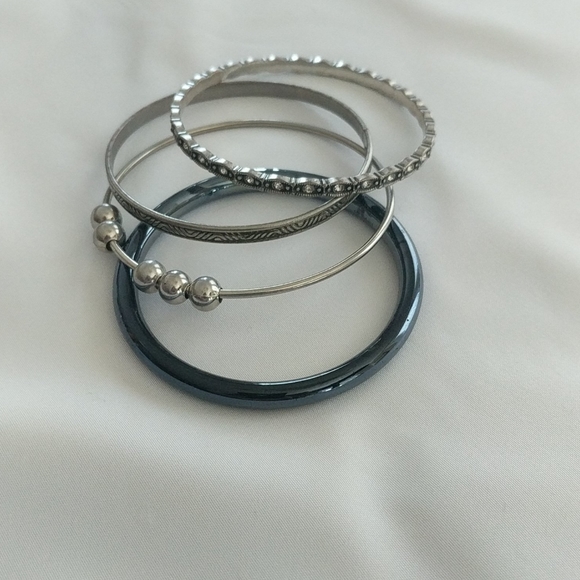 Assorted bracelet sets - Picture 3 of 4